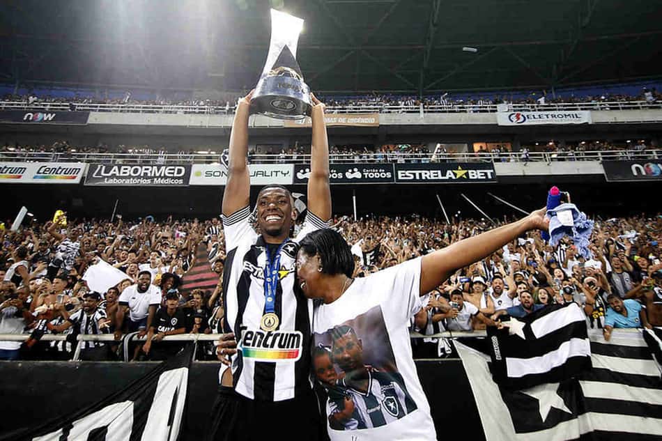 Ao L!, Kanu comemora redenção e título pelo Botafogo: 'É o dia mais feliz da minha vida'