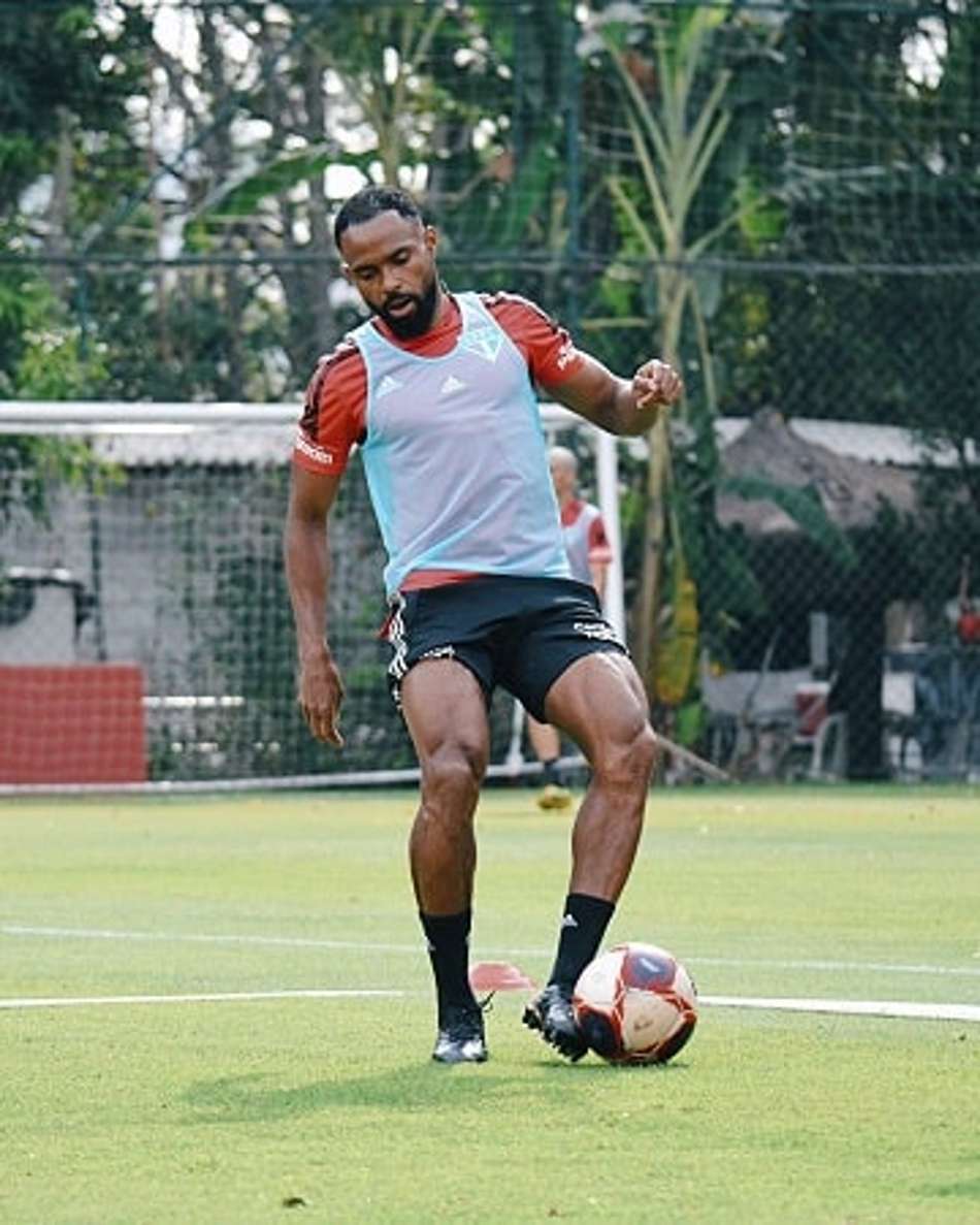 Com Luan em campo e evolução de William em tratamento, São Paulo inicia preparação para pegar Grêmio