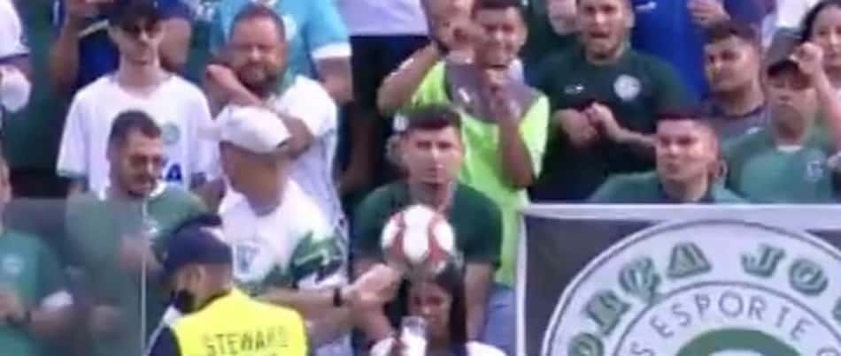 Torcedora do Goiás atingida por bola no rosto sofre perda de visão: 'Quando abri o olho já não enxergava'