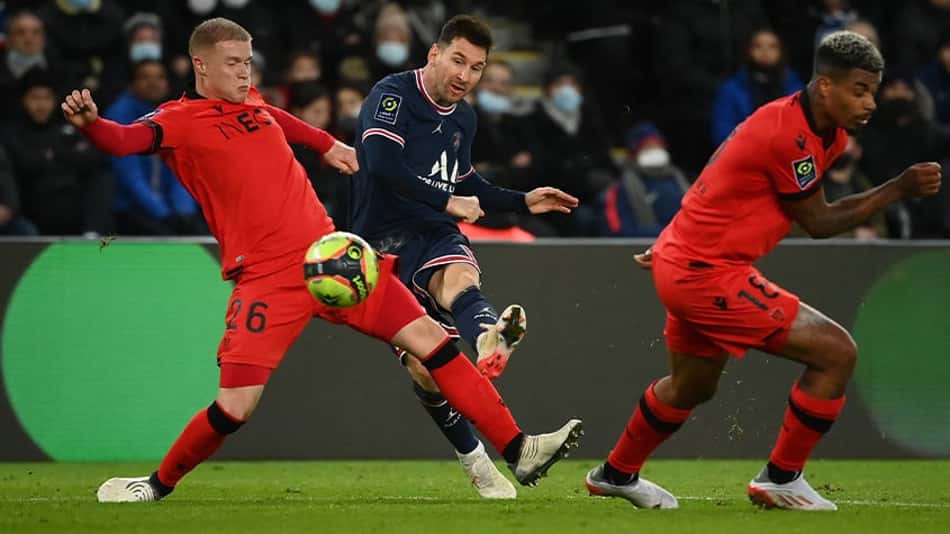 Imprensa francesa detona Messi por fraca atuação com a camisa do PSG após ganhar a Bola de Ouro