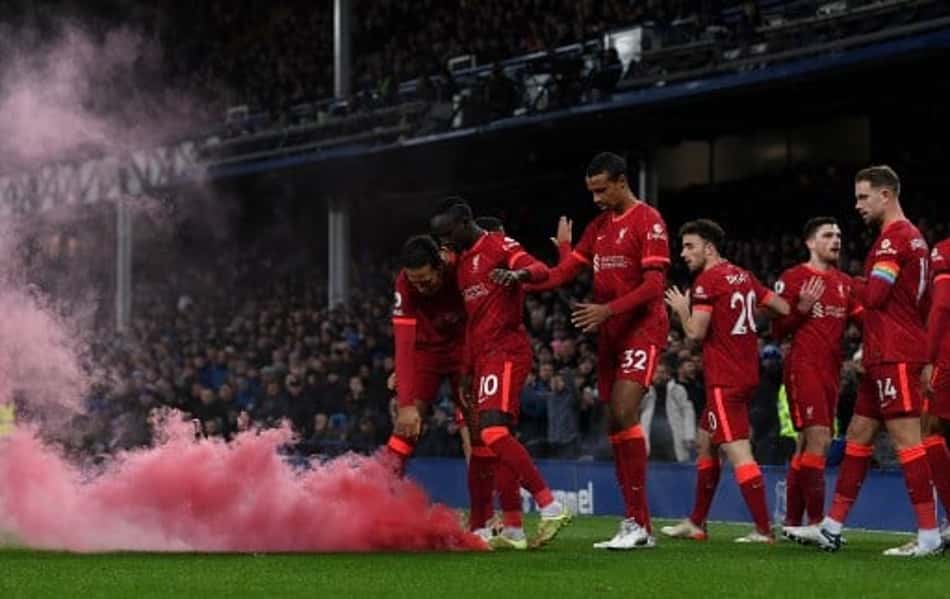 Salah brilha, marca dois e Liverpool goleia o Everton em Derby pela Premier League