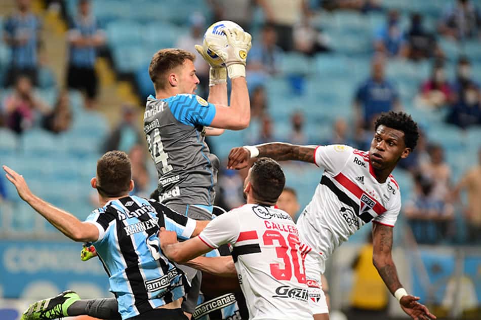 'Foi uma vergonha para nós', admite Calleri sobre a péssima atuação do São Paulo em derrota no Sul