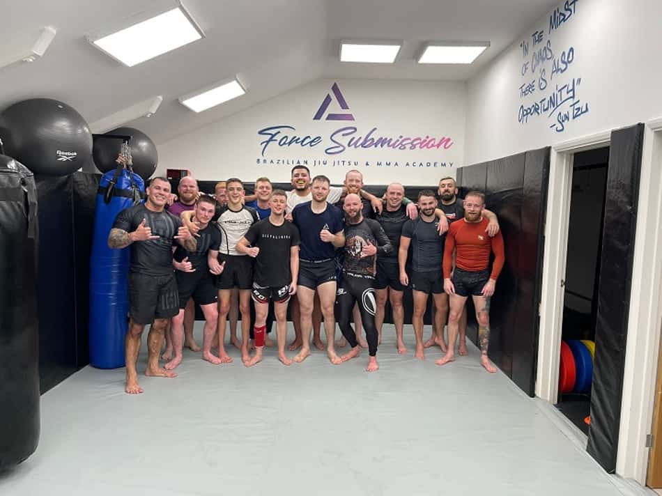Direto da Inglaterra, brasileiro avalia trabalho no Jiu-Jits e MMA