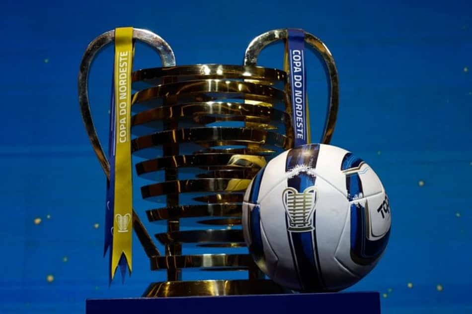 Troféu da Copa do Nordeste (Foto: Gilvan de Souza/Divulgação)