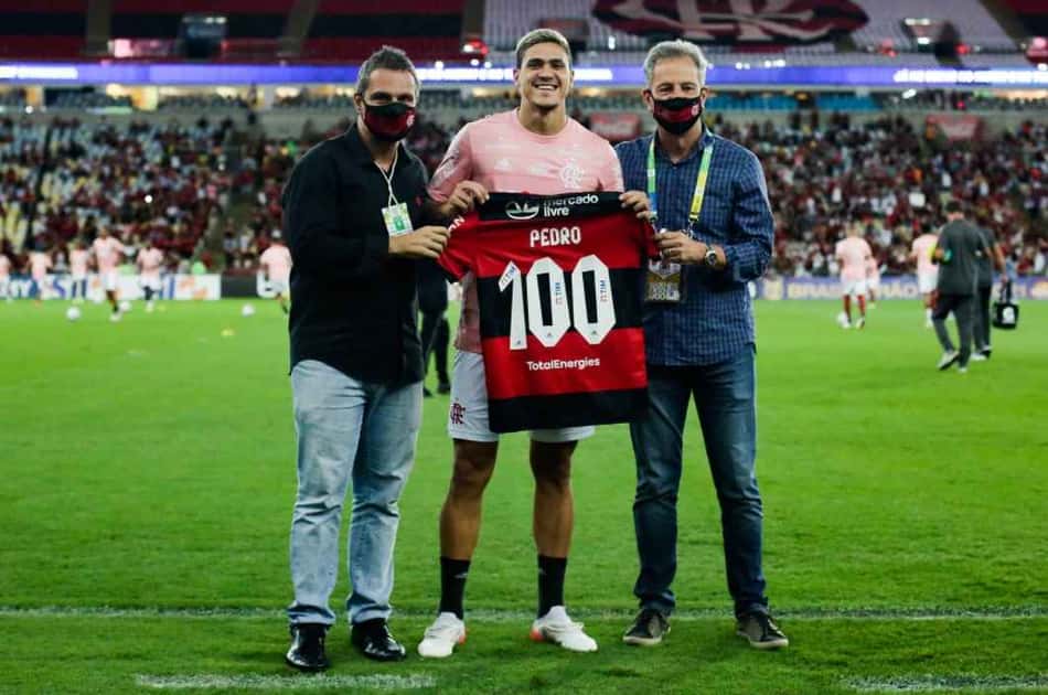 Menos de 50% como titular: Pedro chega a 100 jogos pelo Flamengo e fortalece 'recado' para novo técnico