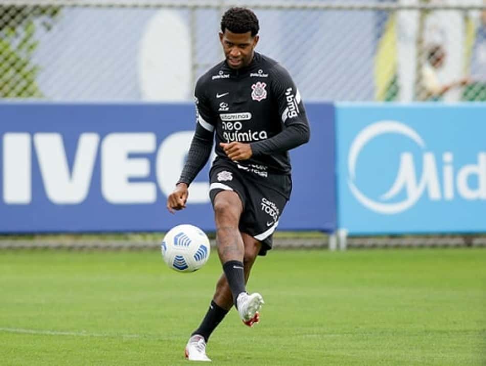 Cantillo treina com grupo, e Sylvinho mudará o Corinthians contra o Juventude