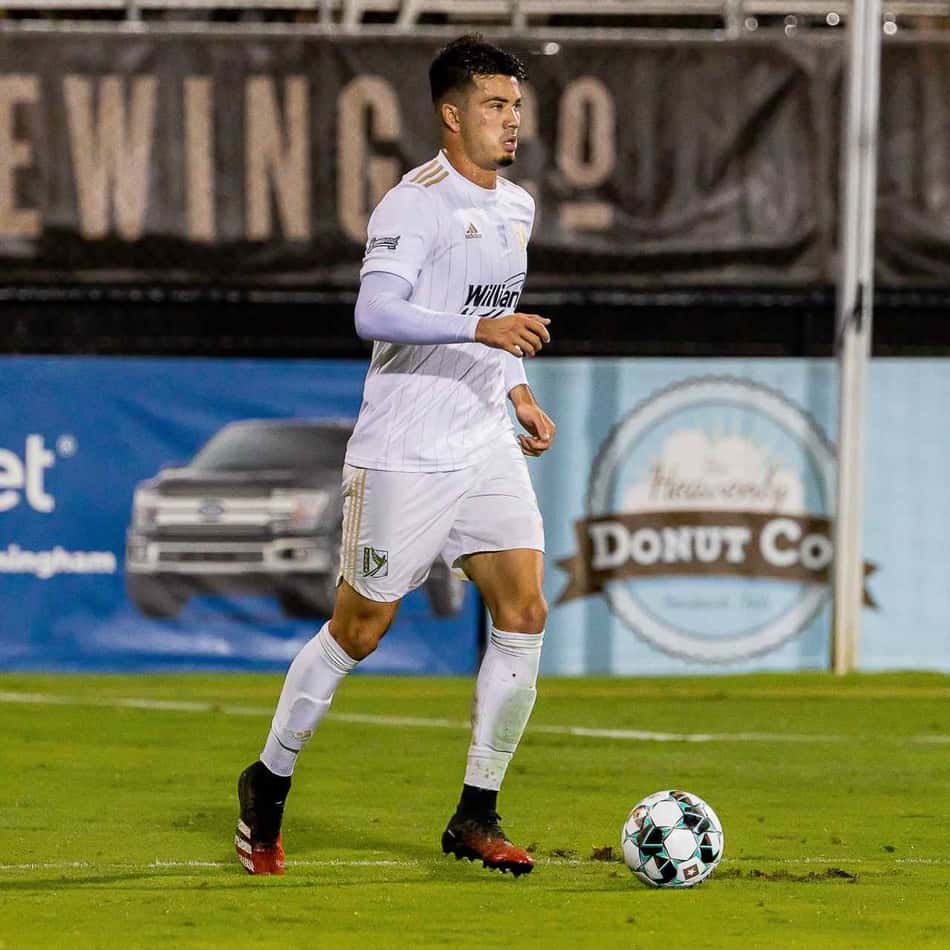 Filho de brasileiros, Leo Folla elogia nível do futebol nos Estados Unidos: 'Melhorado muito nos últimos anos'