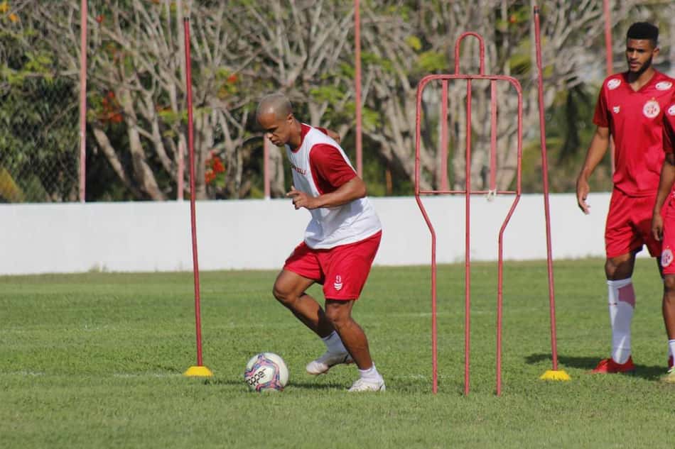 Após acerto com o América-RN, atacante William afirma que vai em busca de títulos na temporada 2022