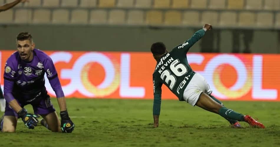 Kevin destaca estreia e gol na equipe principal do Palmeiras: 'Serei mais um torcedor em campo'