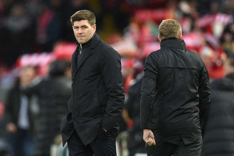 Gerrard testa positivo para a Covid-19 e não poderá comandar o Aston Villa nas próximas partidas