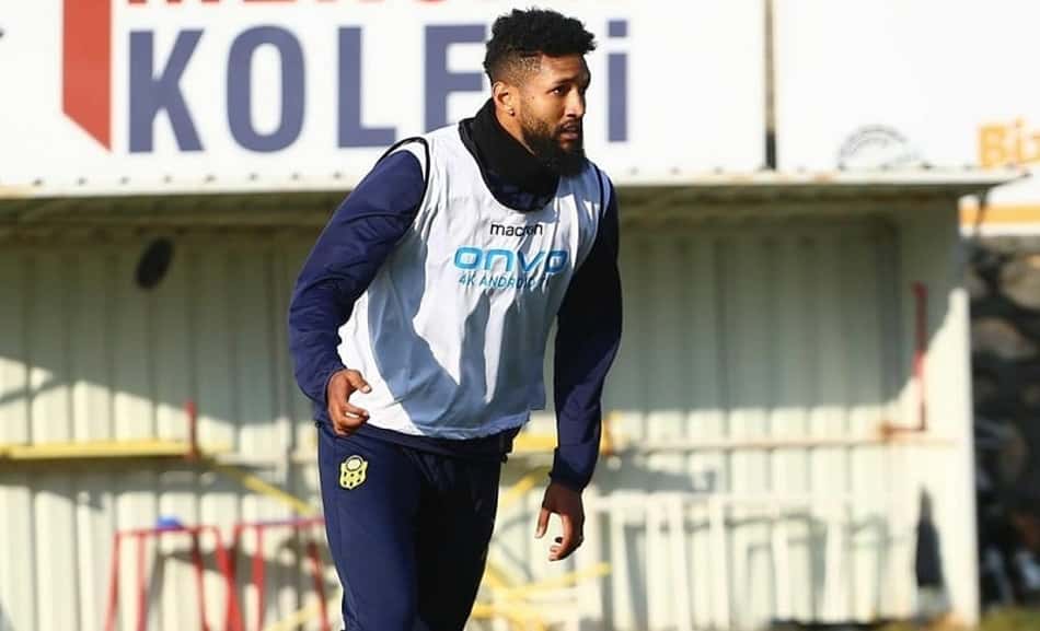 Evolução defensiva do Malatyaspor-TUR anima zagueiro Wallace, destaque na Superliga turca