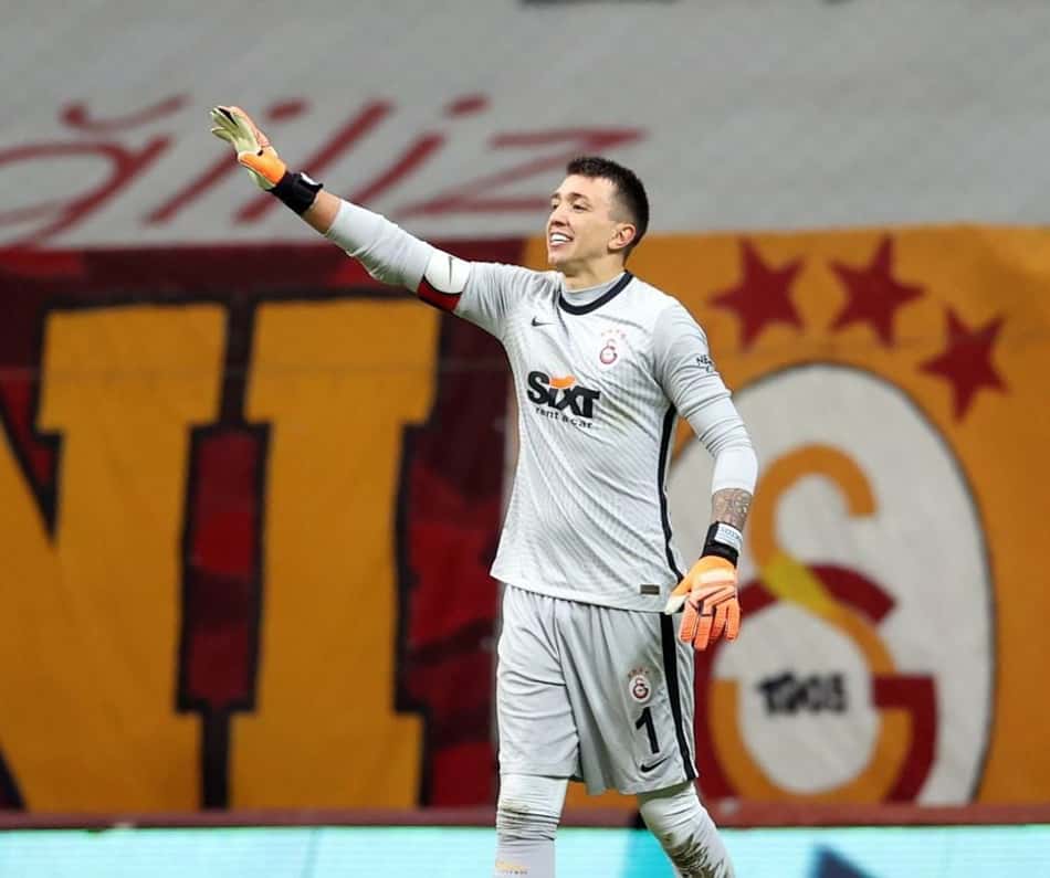 Muslera vibra com boa fase do Galatasaray e fala sobre sensação de ter jogado contra a Lazio na Itália; confira