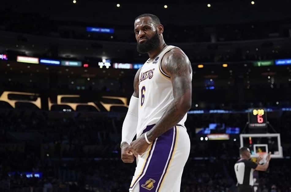 Lakers vence Magic com triplo-duplo de LeBron