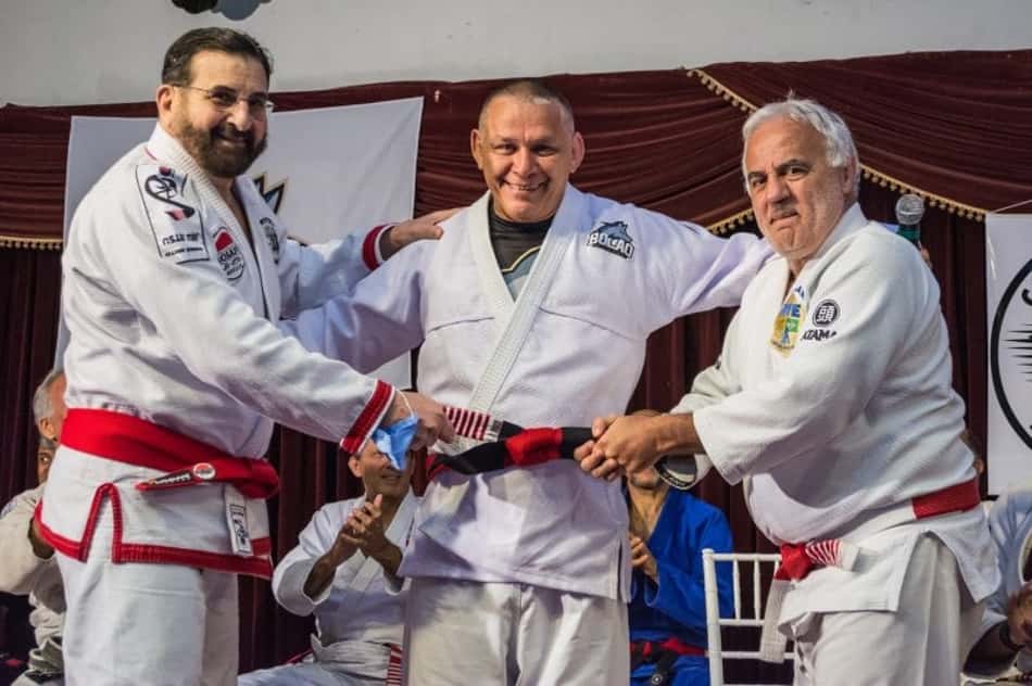 Pupilo de Carlson Gracie, 'Bolão' celebra faixa coral e relembra equipe vitoriosa: "Era o Barcelona do jiu-jitsu"