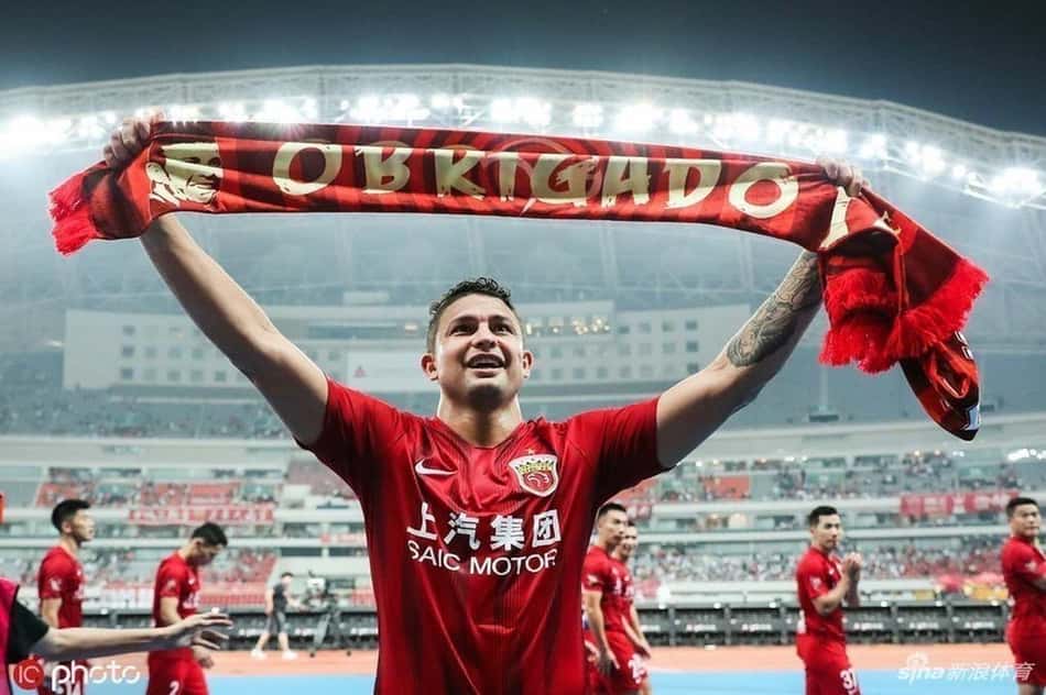 Na mira de Botafogo e Palmeiras, Elkeson rescinde contrato com o Guangzhou e fica livre no mercado