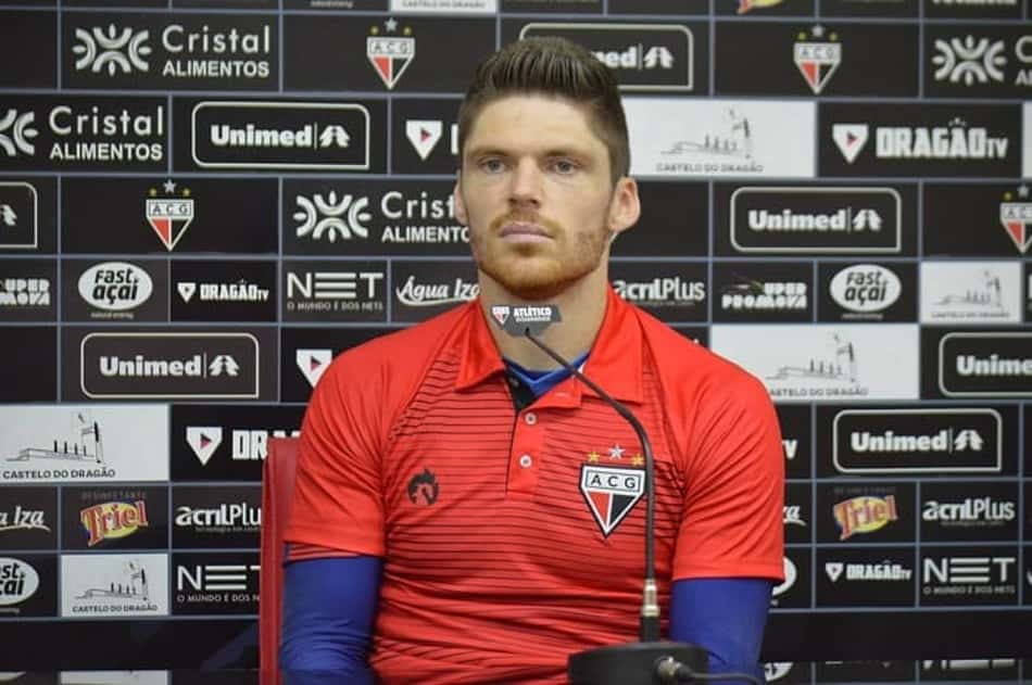 Empresário de Kozlinski explica negociação para rescisão de contrato do goleiro com o Atlético-GO