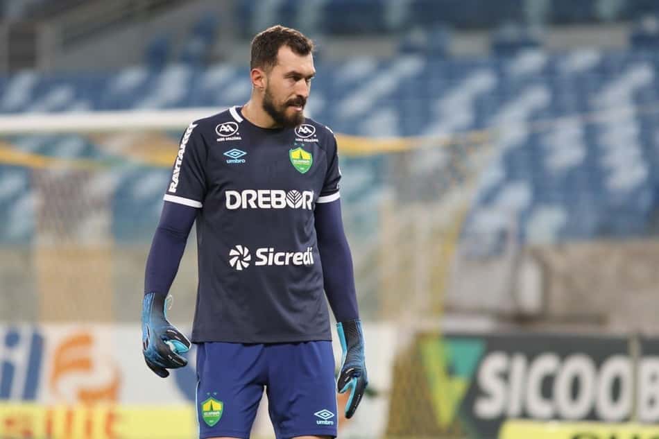 Walter alcança marca importante pelo Cuiabá e demonstra gratidão ao clube