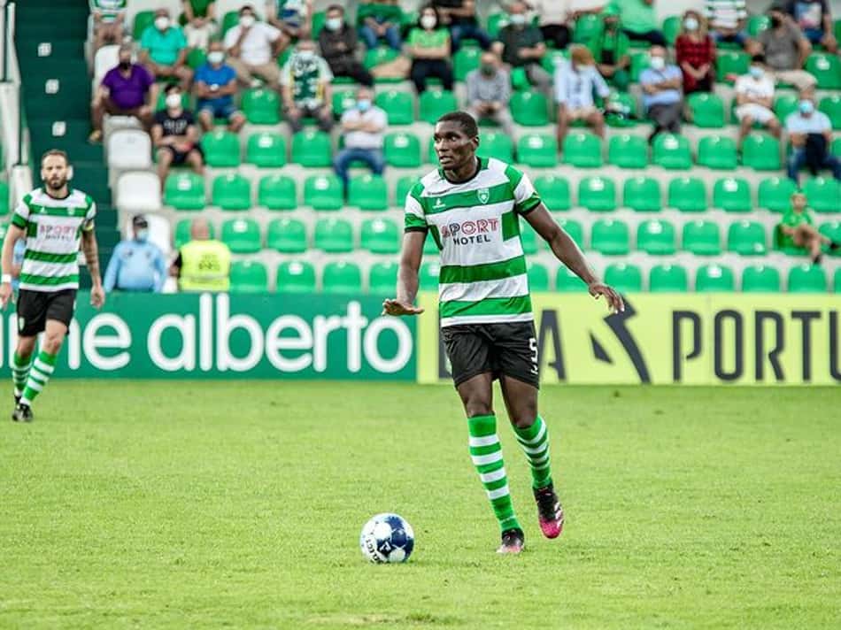 Zagueiro brasileiro fala sobre esperado confronto com o Benfica