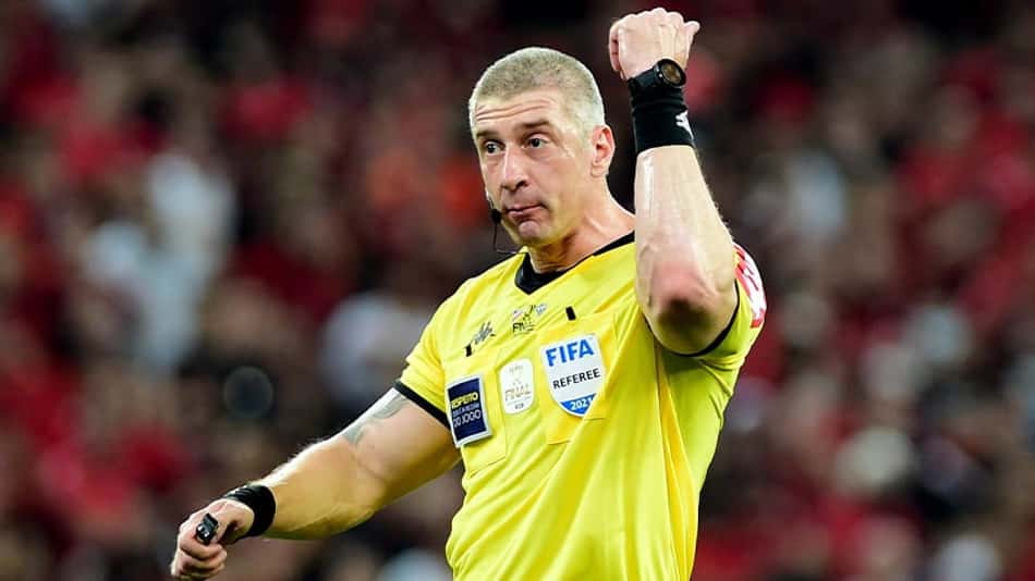 Internautas reclamam de arbitragem no primeiro tempo da final da Copa do Brasil