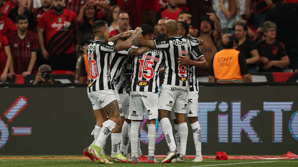 LANCE! Rápido: Atlético-MG tem novo alvo, El Clásico por vaga na final e muito mais!