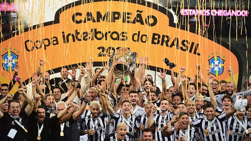 Soberano, Atlético-MG fecha temporada quase perfeita com três títulos e tem desafio de manter 'fome'