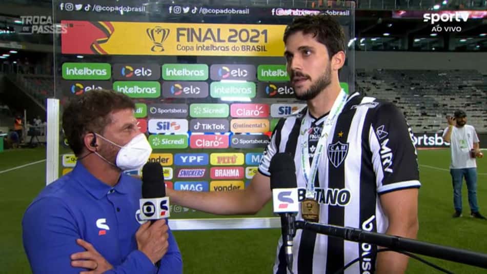 Igor Rabello elogia Pedrinho em entrevista pós-jogo: 'Melhor comentarista que temos hoje'
