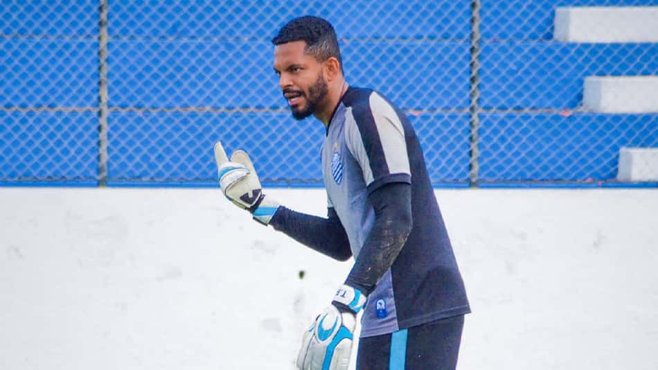 Muitas defesas, poucos gols sofridos: as estatísticas de Thiago Rodrigues, novo goleiro do Vasco