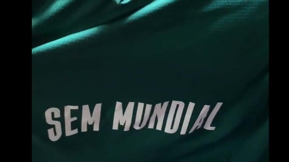 Empresa troca pedidos e torcedor recebe camisa do Palmeiras com frase 'sem mundial'