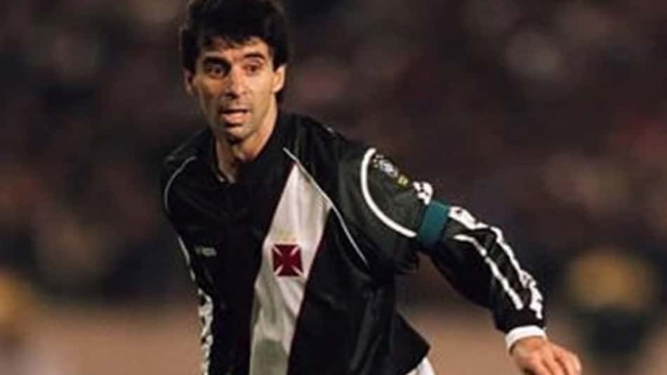Vasco presta homenagem ao ex-zagueiro Mauro Galvão, que completa 60 anos neste domingo