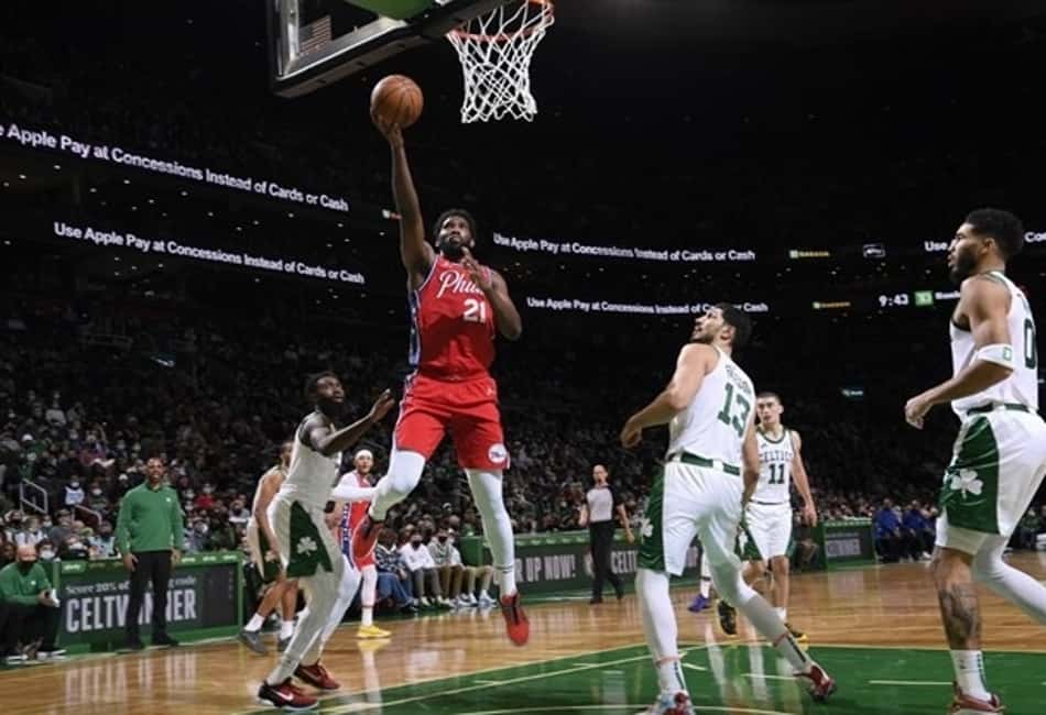 Embiid dá show, faz 41 pontos e 76ers vence Celtics