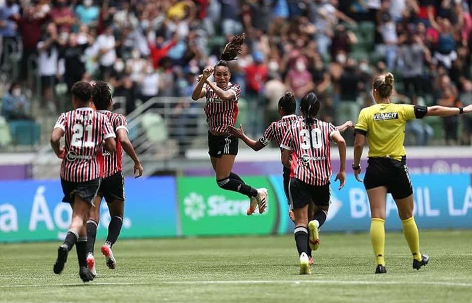 Thaís relata emoção na conquista da Brasil Ladies Cup pelo São Paulo: 'Fiquei arrepiada'