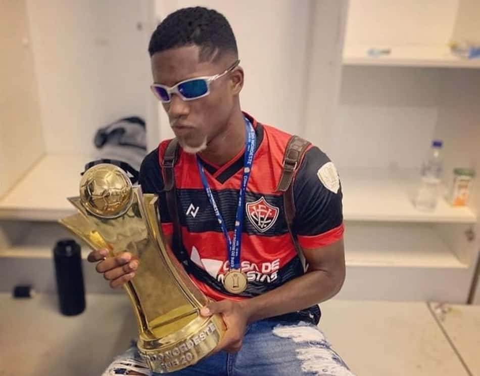 Ainoã comemora Copa do Nordeste Sub-20 pelo Vitória, mas já mira Copinha: 'Trabalho continua'