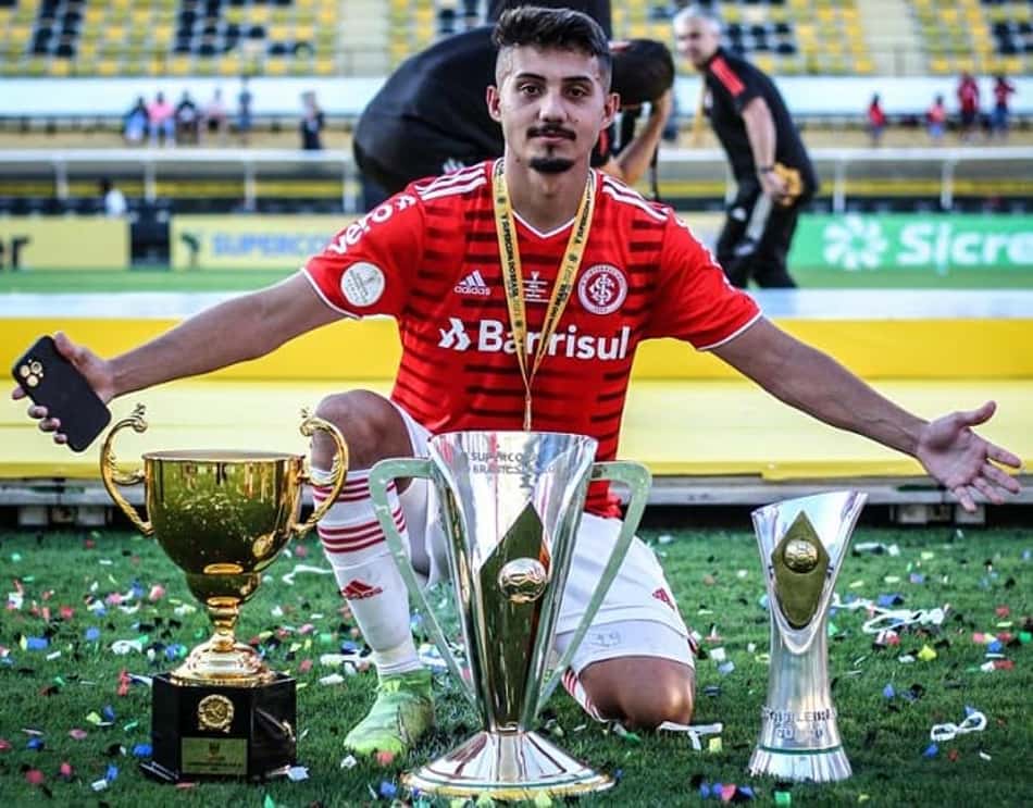 Camisa 10 do Internacional, Allison comemora tríplice coroa no Sub-20