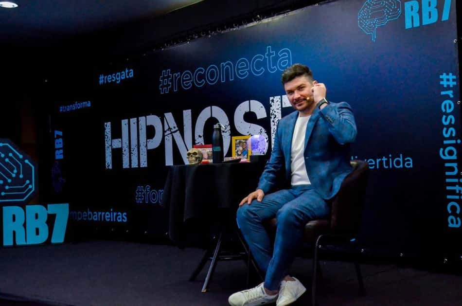 Hipnólogo Rafael Barreiros explica como a hipnose pode ajudar lutadores de MMA