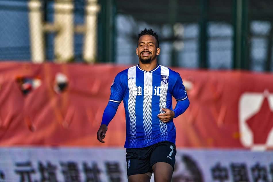 Ademilson comemora título na China: 'Maior da história do clube'