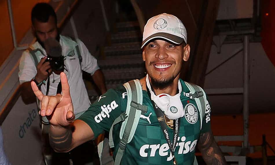 Zagueiro do Palmeiras é eleito melhor jogador paraguaio de 2021 e disputa final do prêmio Rei da América