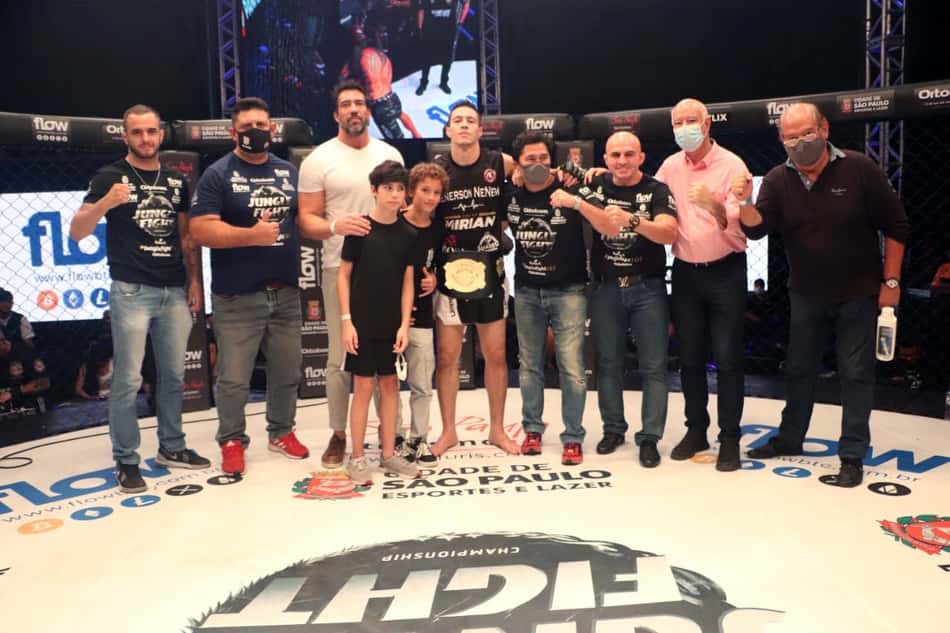Novo campeão do Jungle Fight, Henerson Neném pediu exoneração do Banco do Brasil para se dedicar ao MMA