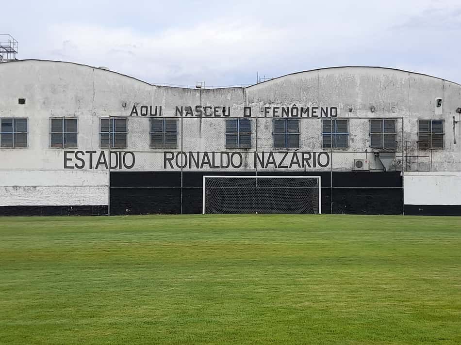 Clube que revelou Ronaldo, São Cristóvão luta para se reerguer dentro e fora de campo