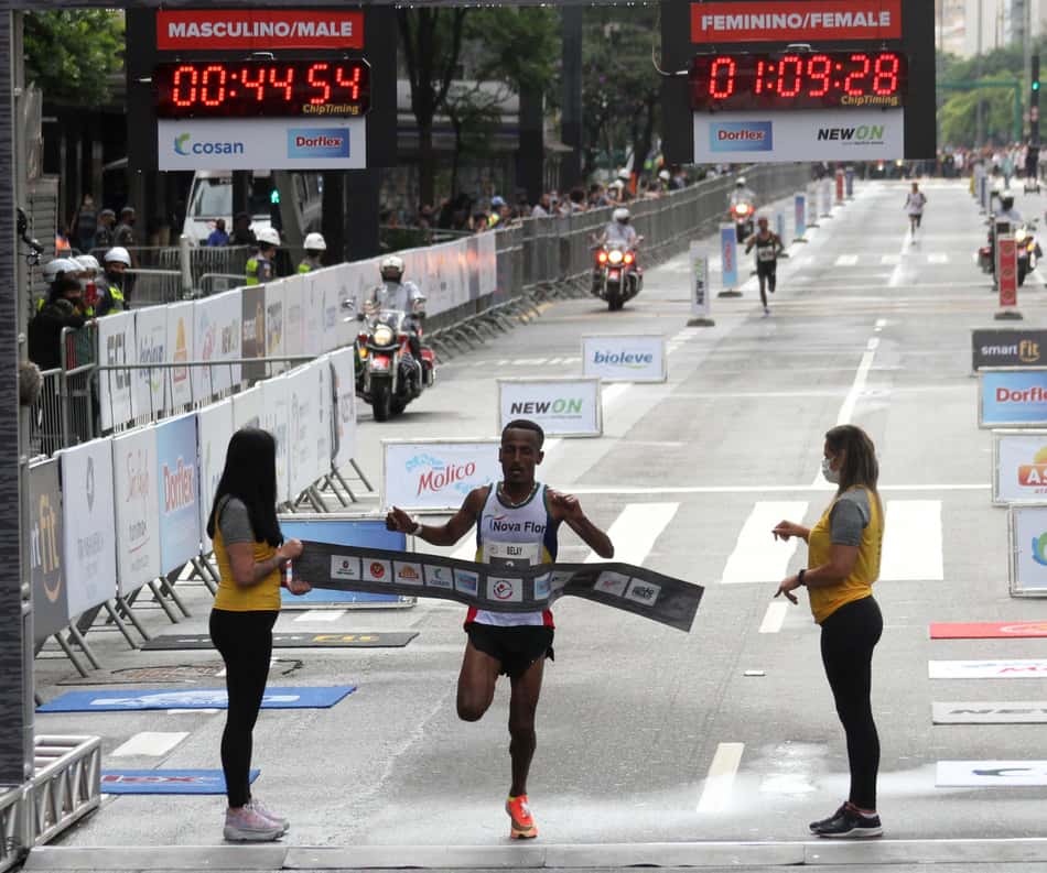 Com emoção, etíope Belay Bezabh vence a São Silvestre pela segunda vez; brasileiro é vice