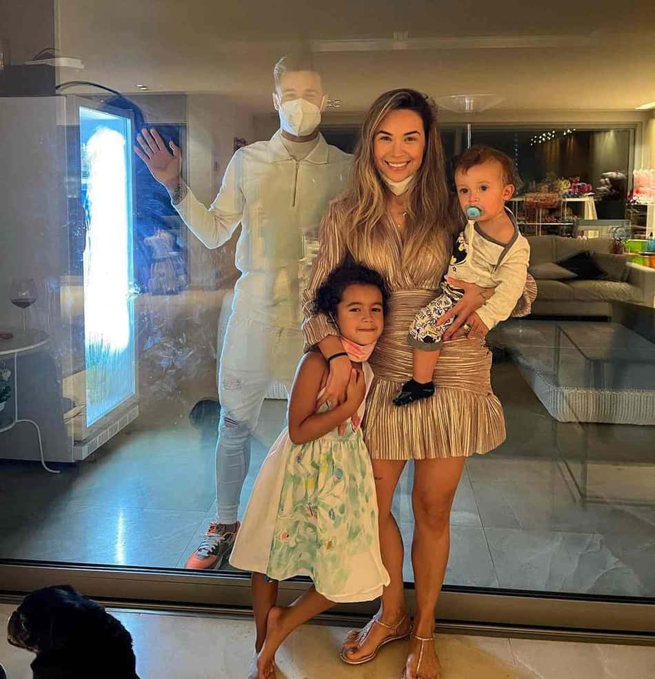 Com Covid-19, Philippe Coutinho derrete torcedores ao passar ano novo 'longe' da família
