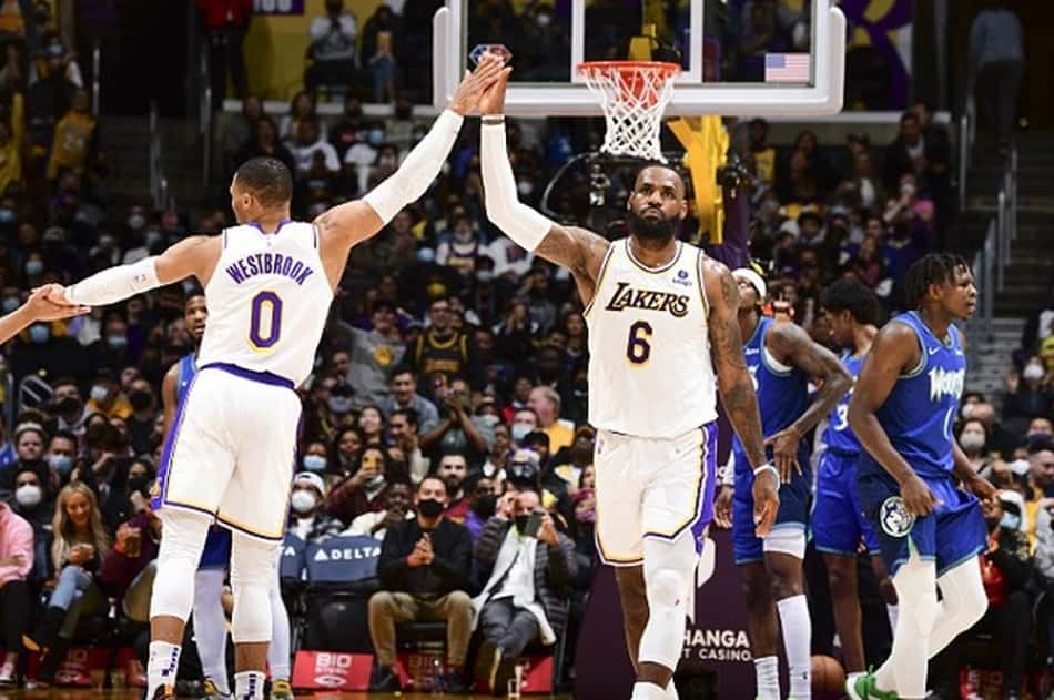 Shaq: "Se o Lakers chegar em oitavo, vencerá o Suns nos playoffs"