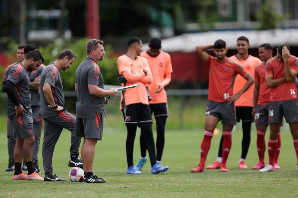 Sub-20 do Flamengo finaliza preparação no Ninho e embarca para Copa SP de Futebol Júnior