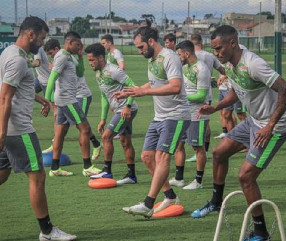 Elenco do Coritiba se apresenta e abre a pré-temporada