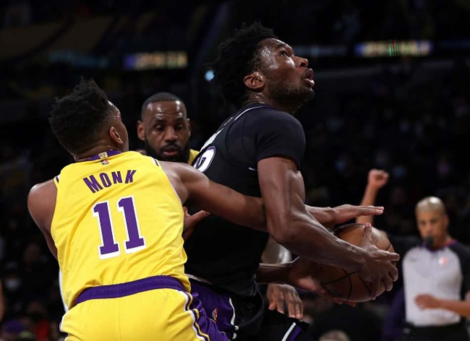 LeBron e Monk decidem no último quarto e Lakers vence Kings