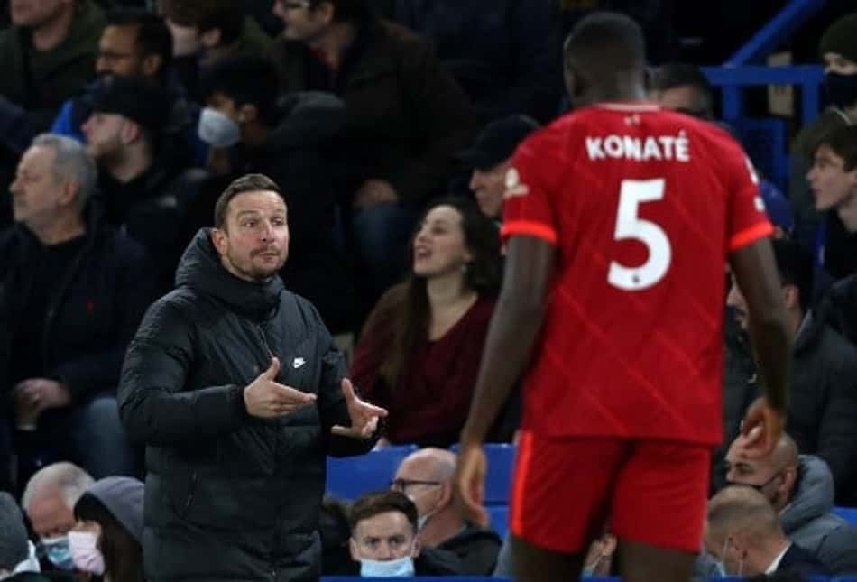 Assistente de Klopp testa positivo para Covid-19 e Liverpool fecha CT