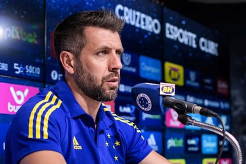 Paulo Pezzolano revela assédio de outros clubes, mas quer levar o Cruzeiro à elite nacional