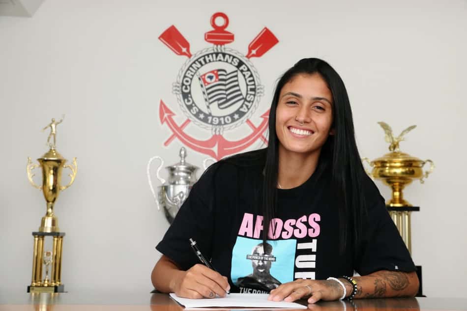 Jogadora do Corinthians atropela mulher em acidente de trânsito