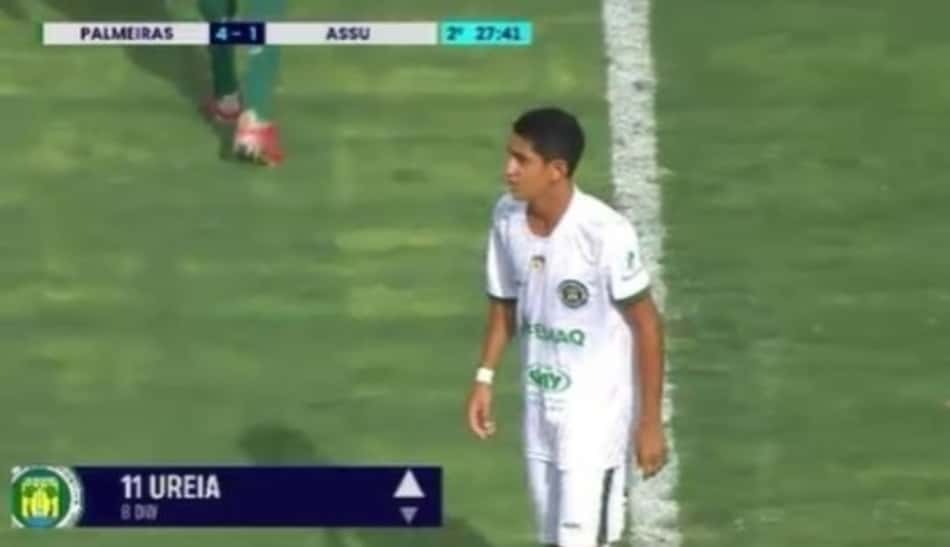 Narrador da Copinha cai na risada após explicação de apelido do jogador do Assú-RN