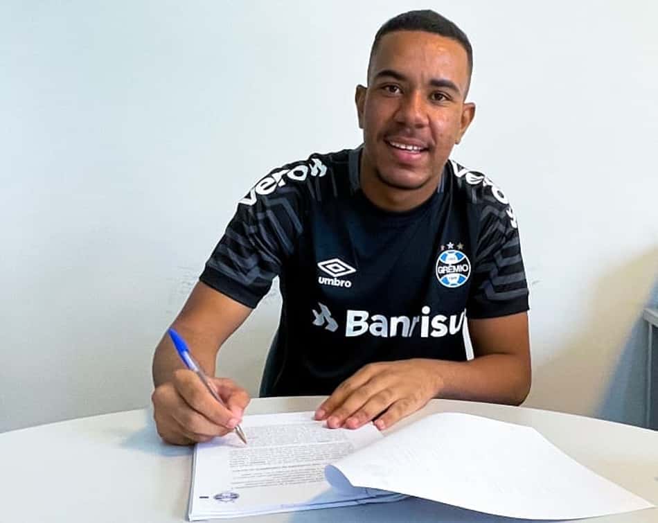 Goleiro Hugo Nogueira estende empréstimo com o Grêmio até o fim de 2022