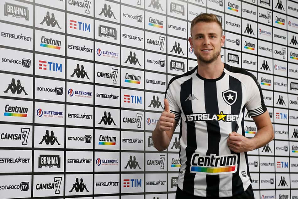 Klaus vê 'oportunidade muito grande' no Botafogo, cita mescla com jovens e diz: 'Me sinto preparado'
